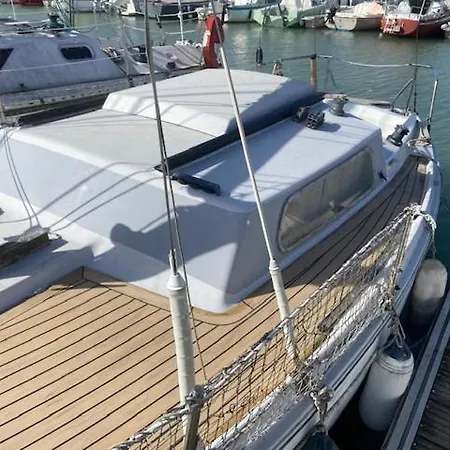 Nuit Insolite Dans Un Petit Voilier Botel