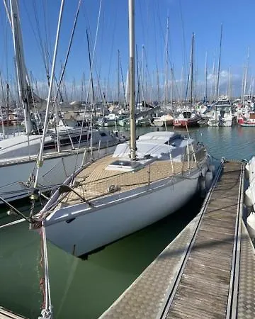 Nuit Insolite Dans Un Petit Voilier * La Rochelle (Charente-Maritime)