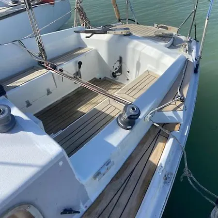 Botel Nuit Insolite Dans Un Petit Voilier *