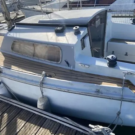 Nuit Insolite Dans Un Petit Voilier * La Rochelle (Charente-Maritime)