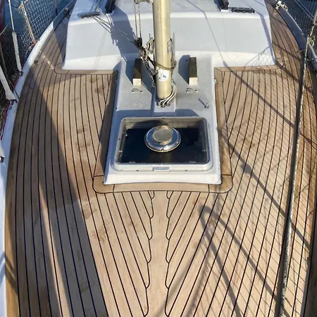 Nuit Insolite Dans Un Petit Voilier Botel *