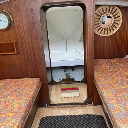 Nuit Insolite Dans Un Petit Voilier * La Rochelle (Charente-Maritime)